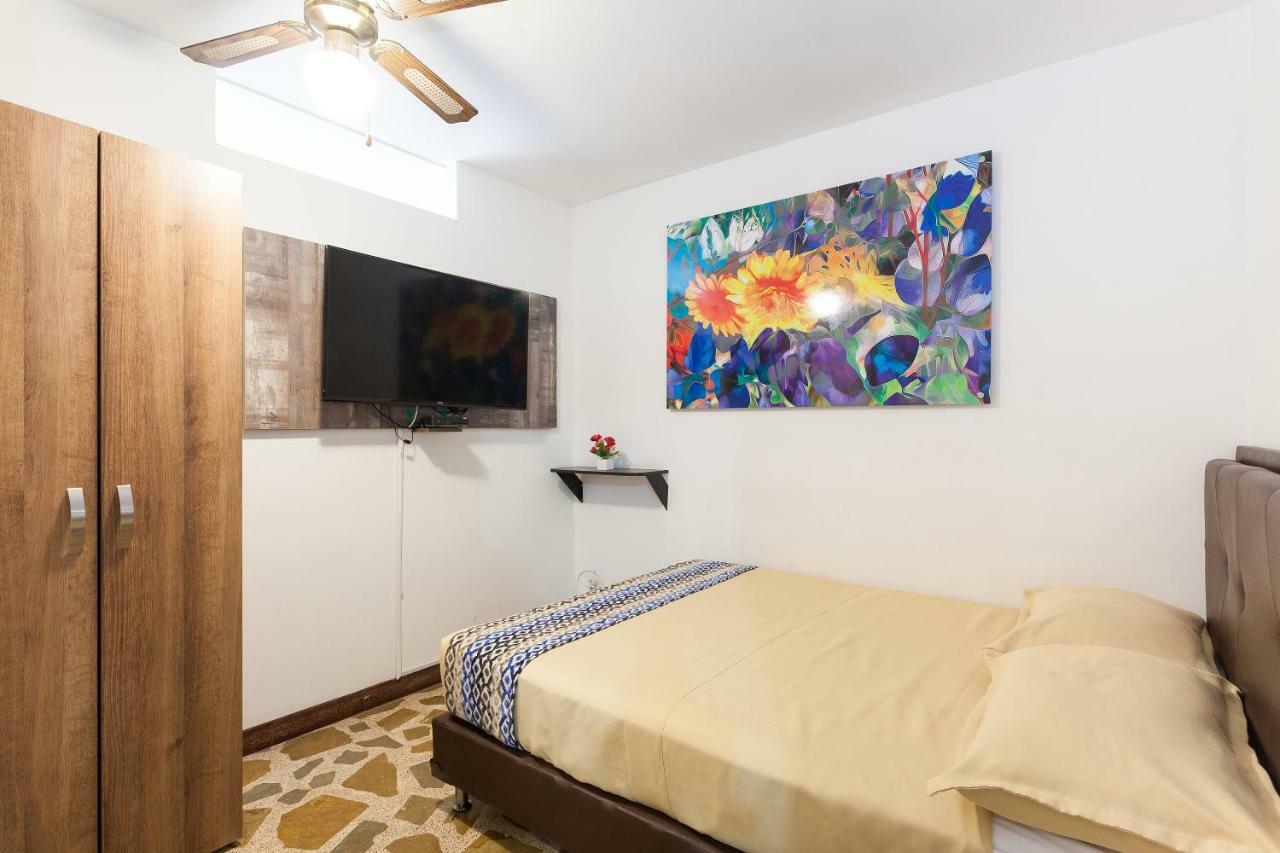 Apartamentos Amoblados Jg De La 70 Меделин Екстериор снимка