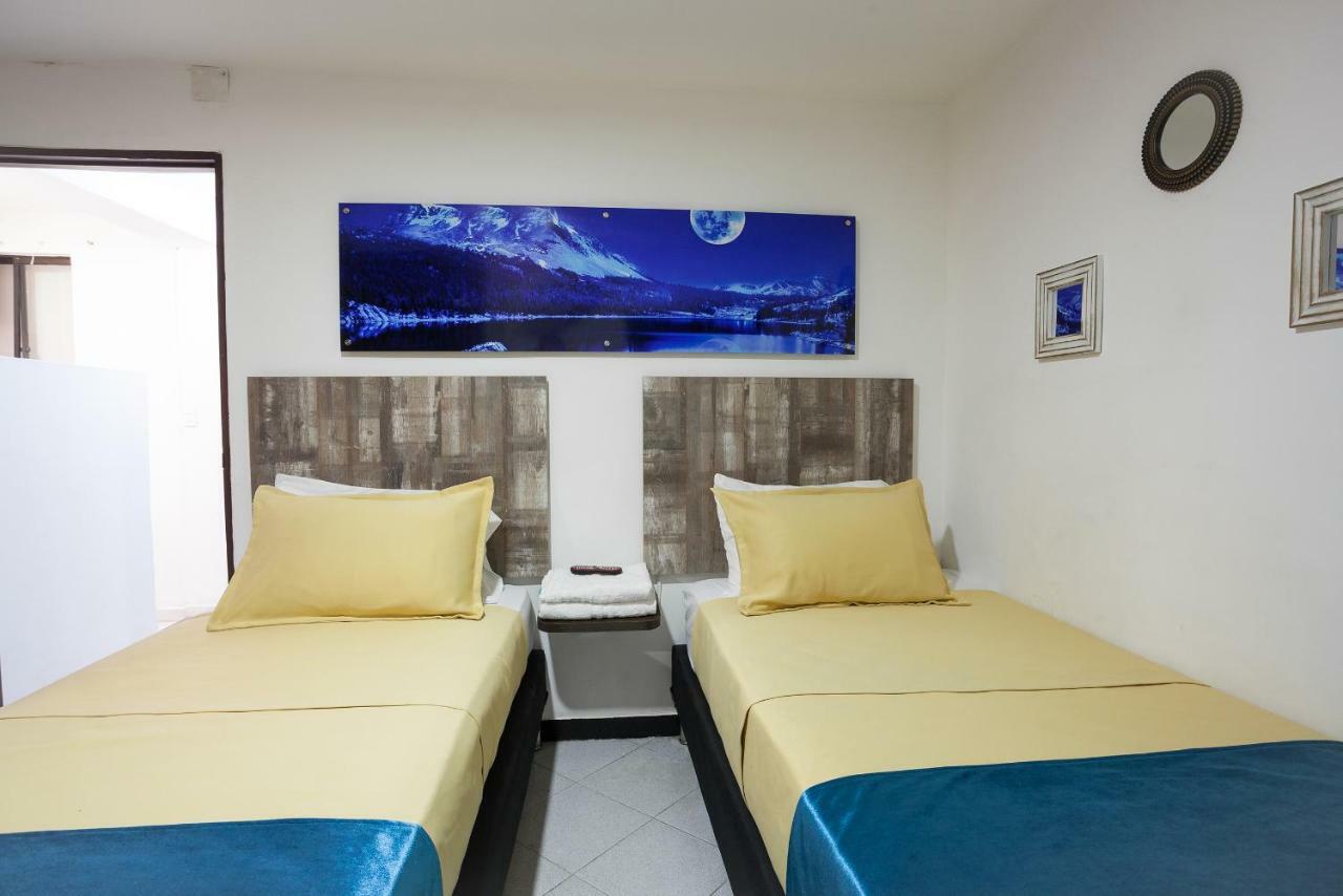 Apartamentos Amoblados Jg De La 70 Меделин Екстериор снимка