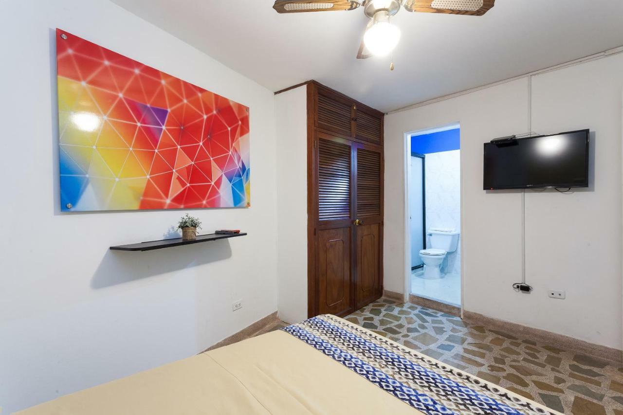 Apartamentos Amoblados Jg De La 70 Меделин Екстериор снимка