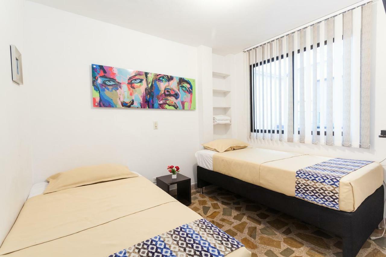 Apartamentos Amoblados Jg De La 70 Меделин Екстериор снимка