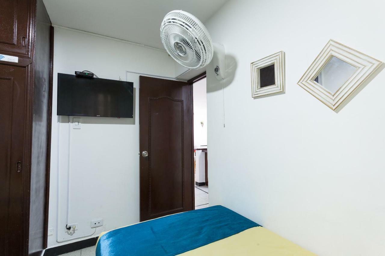 Apartamentos Amoblados Jg De La 70 Меделин Екстериор снимка