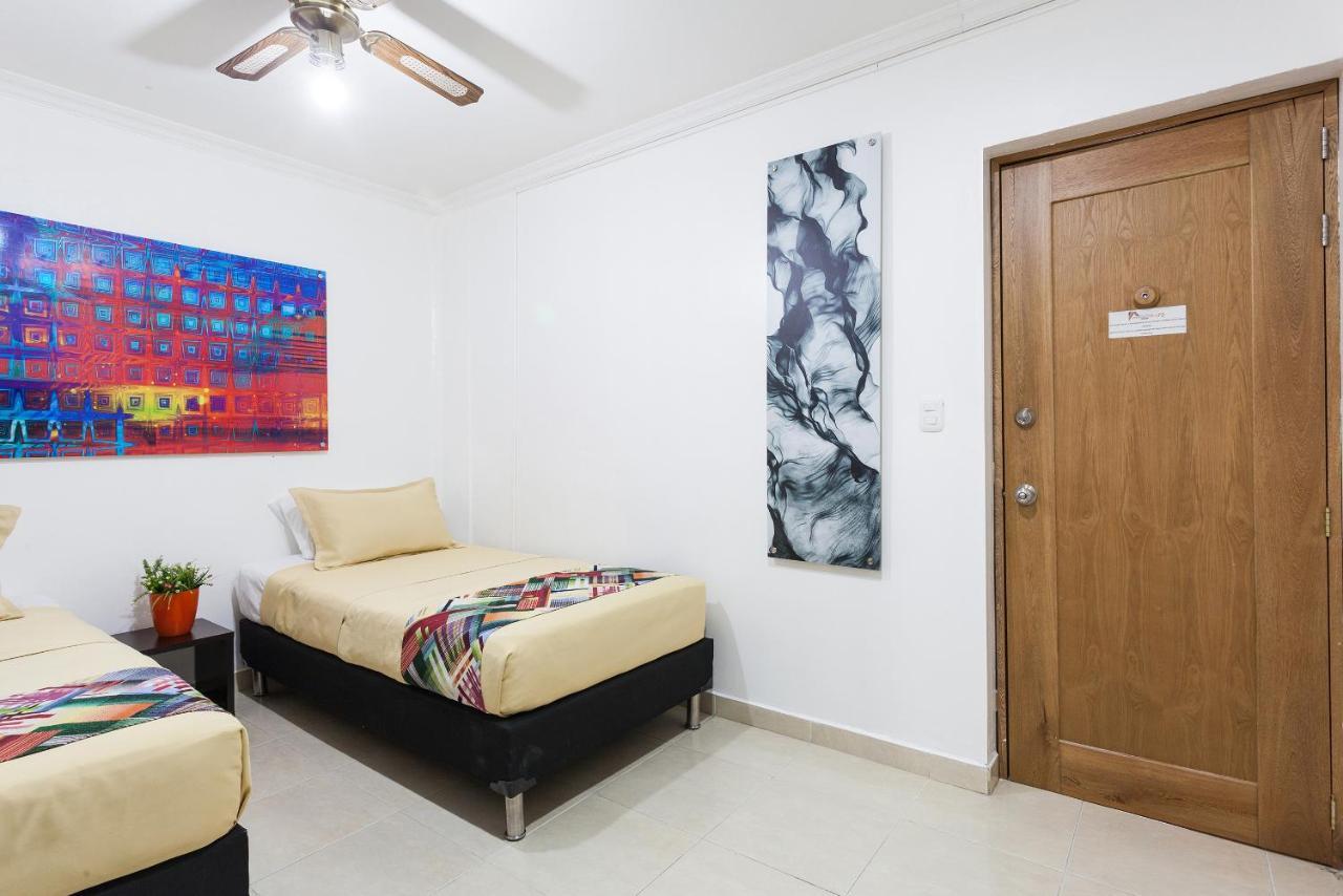 Apartamentos Amoblados Jg De La 70 Меделин Екстериор снимка